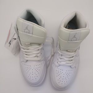 Air jordan 1 mid triple white sneaker